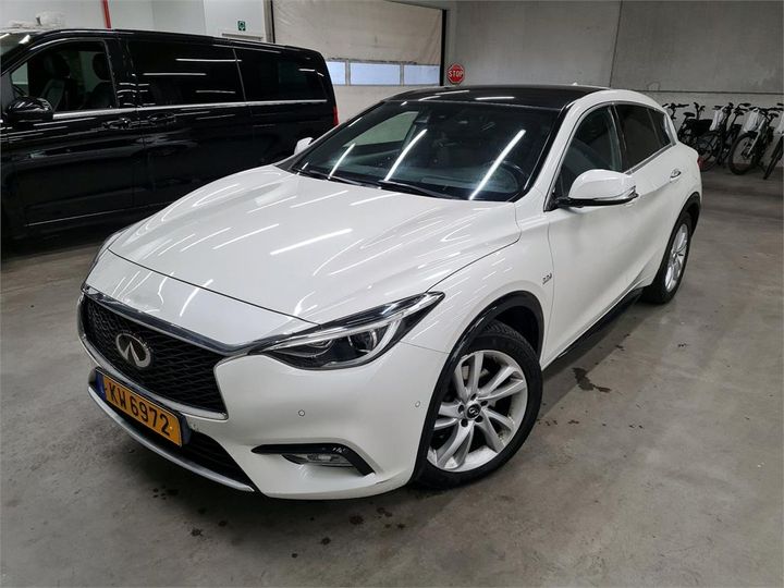 2016 infiniti q30