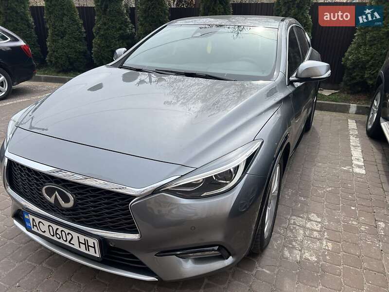 2016 infiniti q30