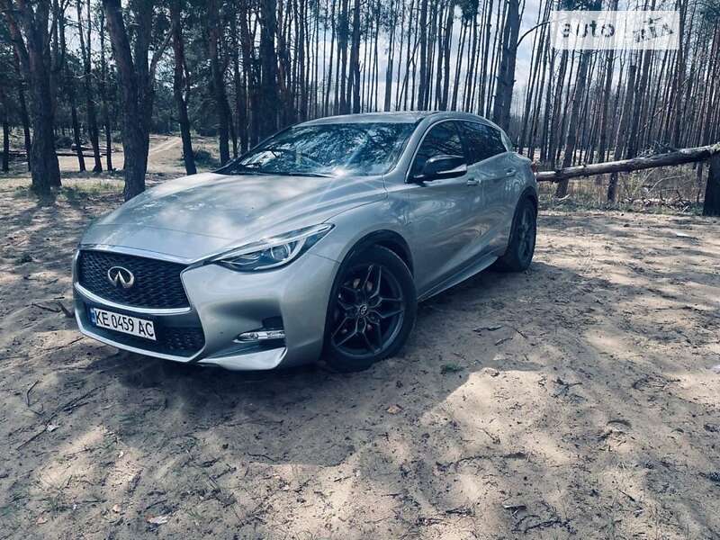 2016 infiniti q30