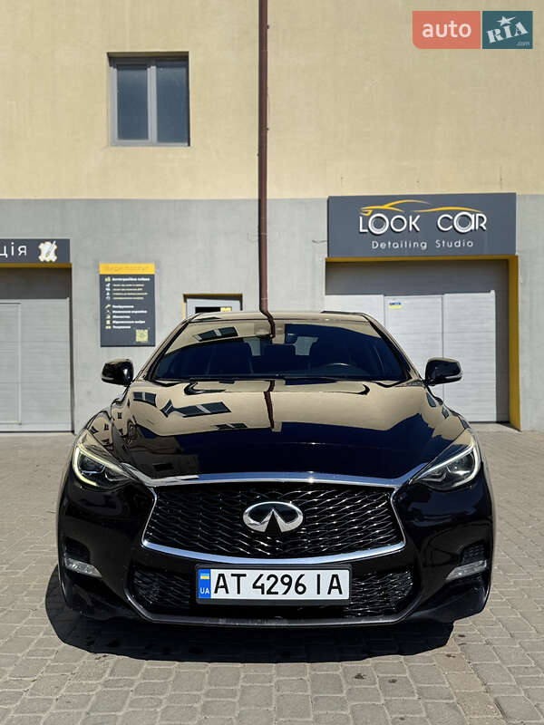 2016 infiniti q30s