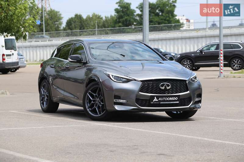 2016 infiniti q30