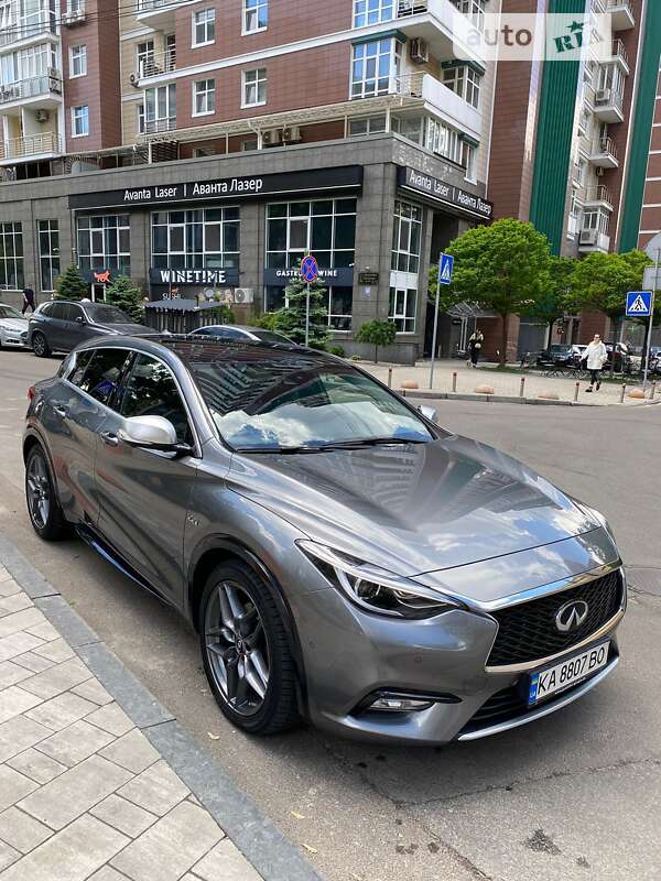 2016 infiniti q30