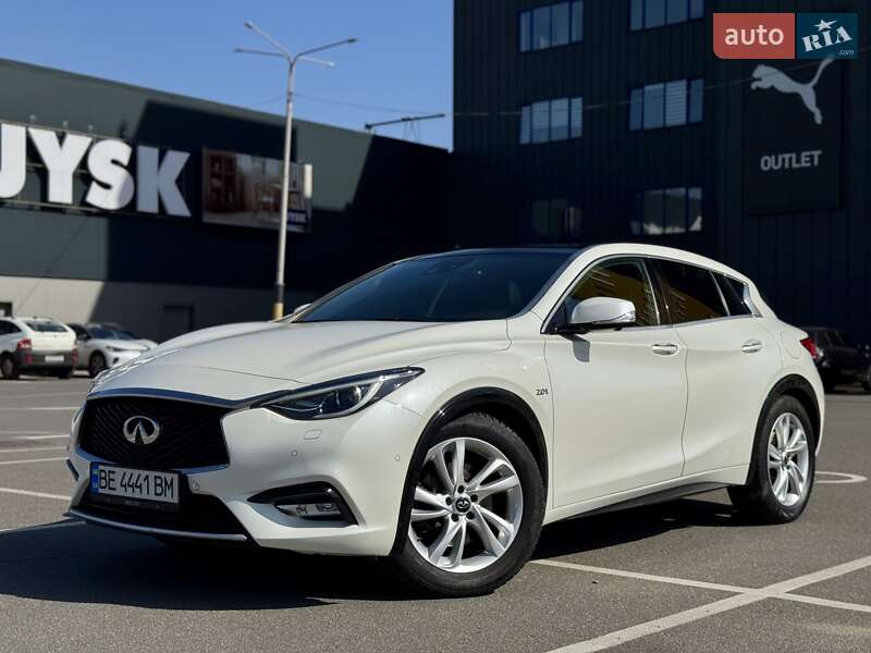 2016 infiniti q30