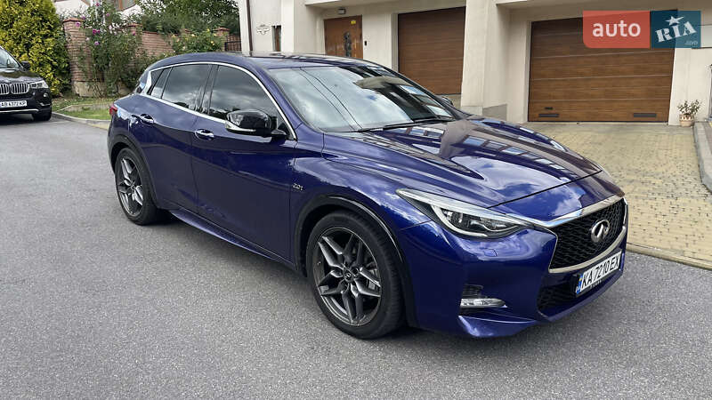 2016 infiniti q30