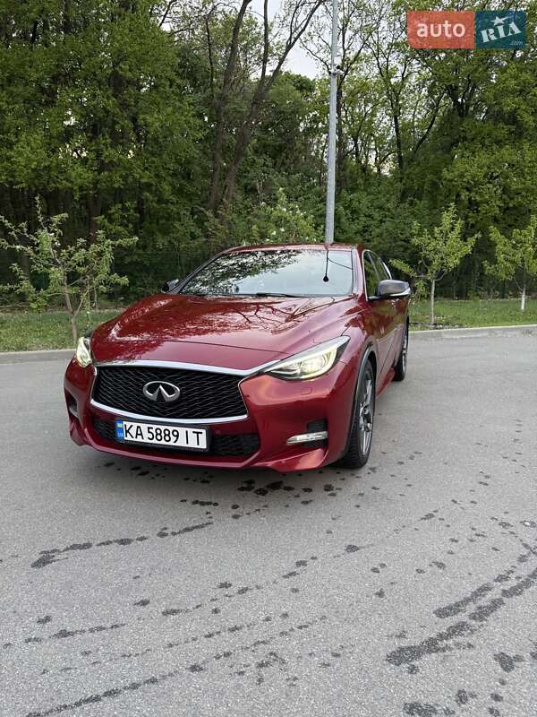 2019 infiniti q30