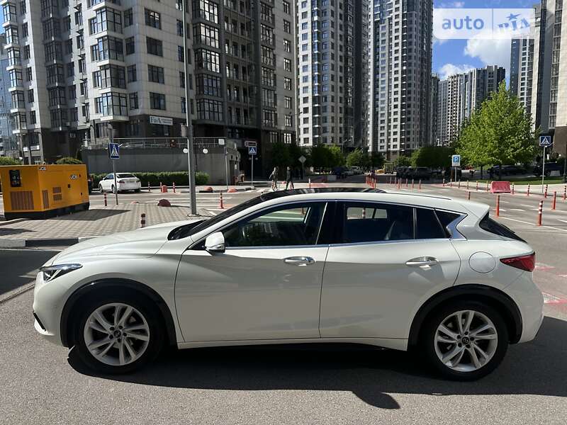 2017 infiniti q30