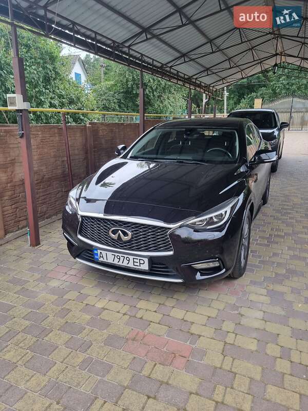 2017 infiniti q30