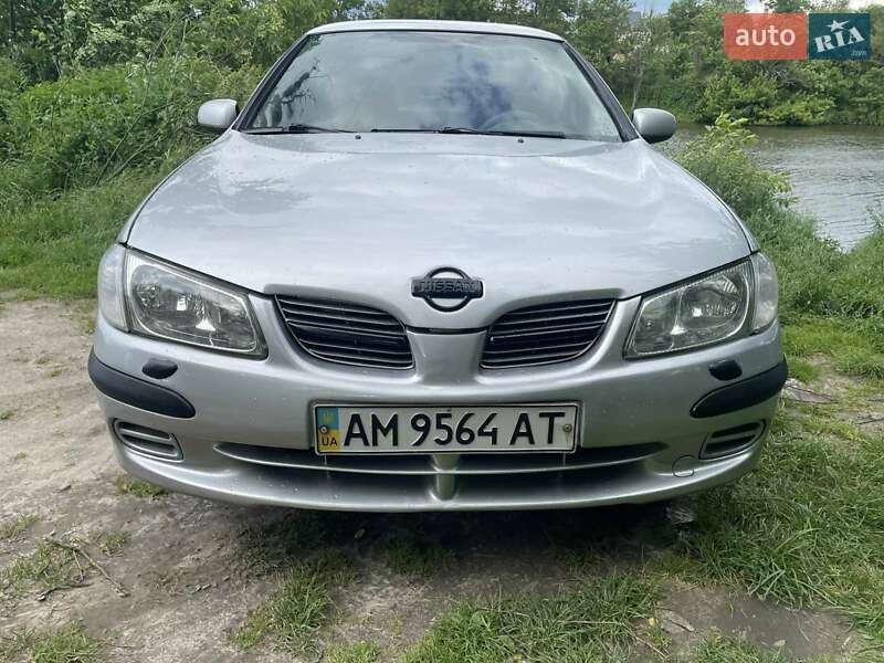 2002 nissan almera