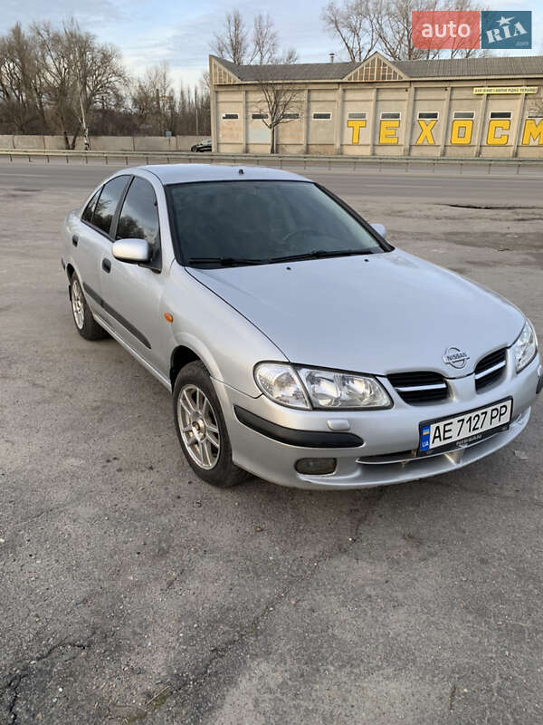2002 nissan almera