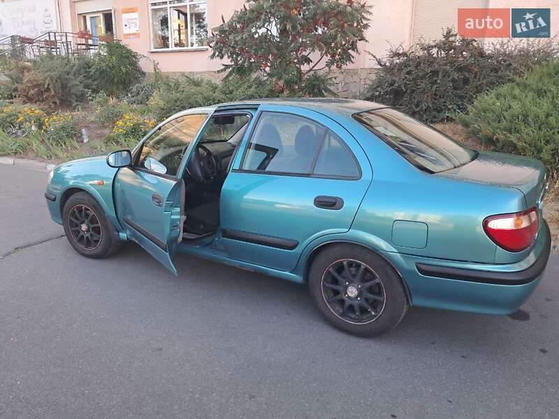 2002 nissan almera