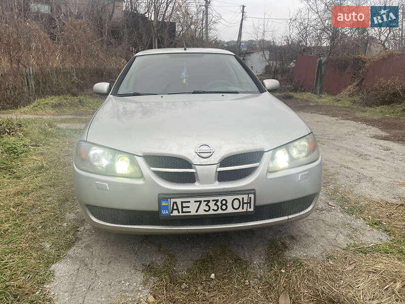 2002 nissan almera