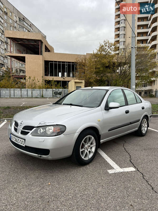 2002 nissan almera