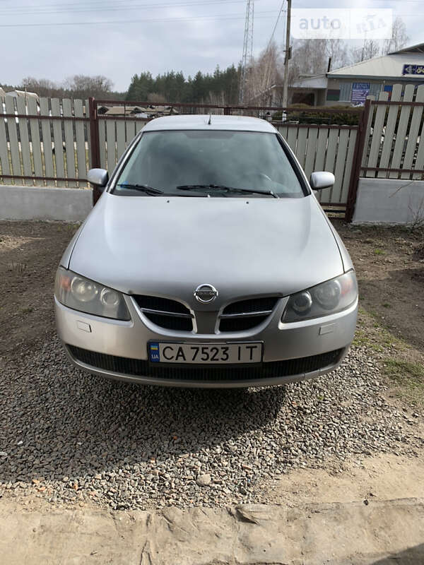 2003 nissan almera
