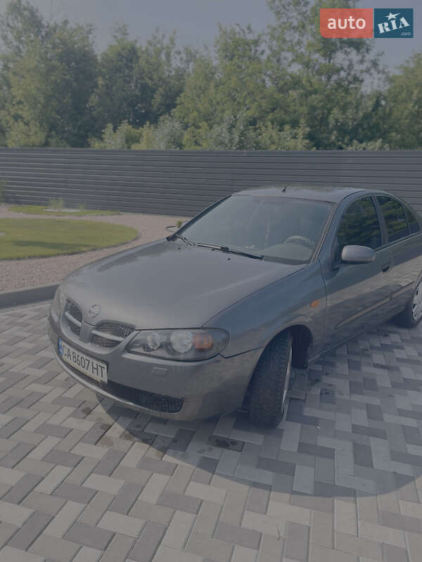 2003 nissan almera