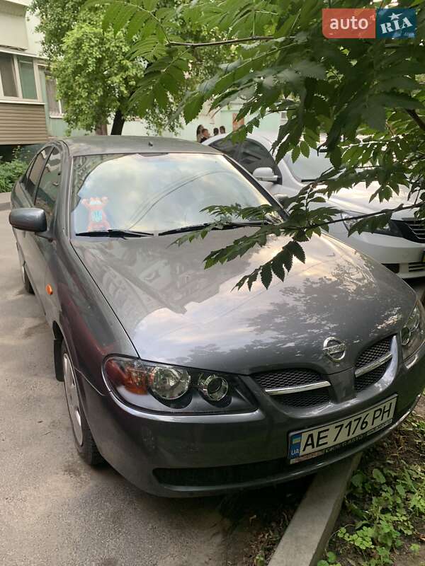 2003 nissan almera