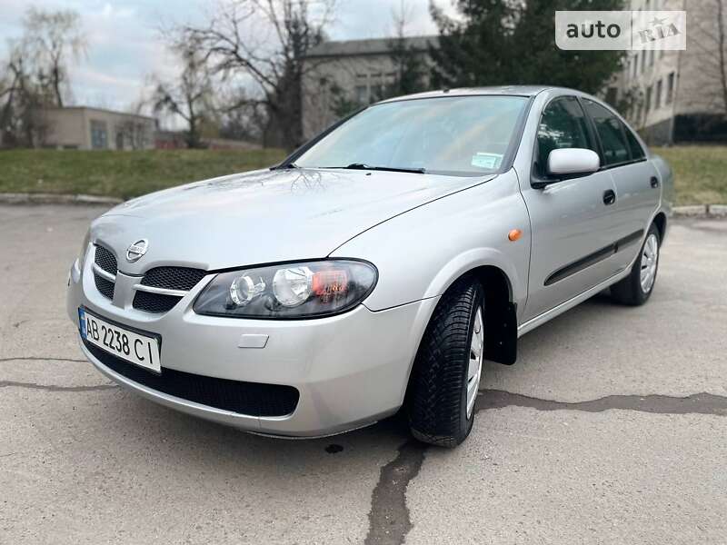 2004 nissan almera