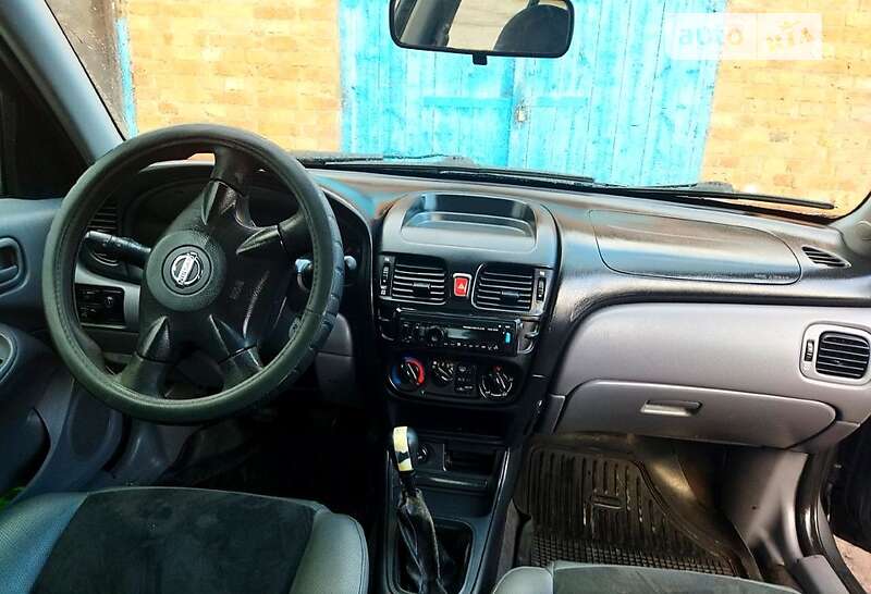 2004 nissan almera