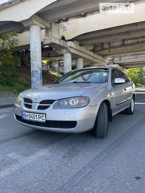 2004 nissan almera