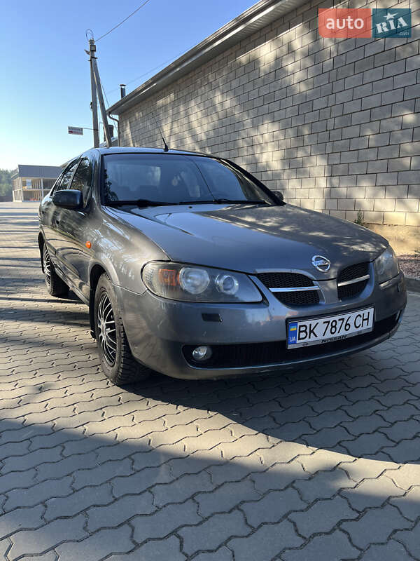 2004 nissan almera