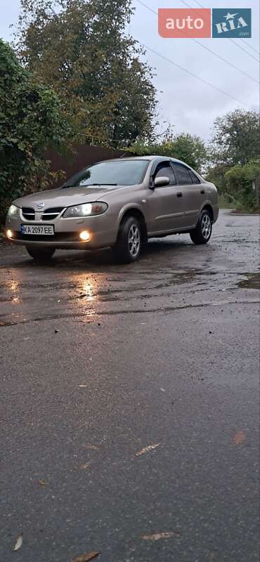 2005 nissan almera