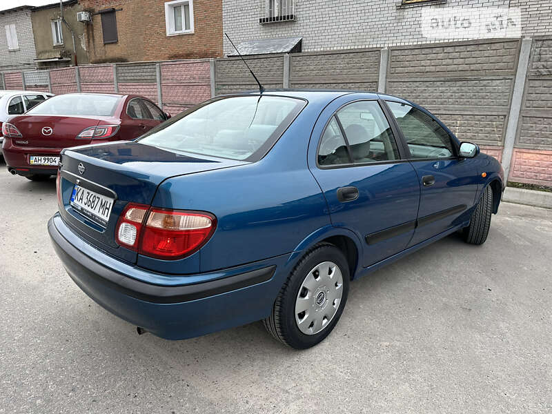 2002 nissan almera
