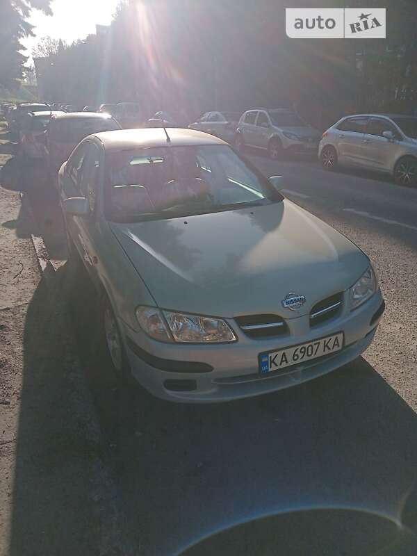 2002 nissan almera
