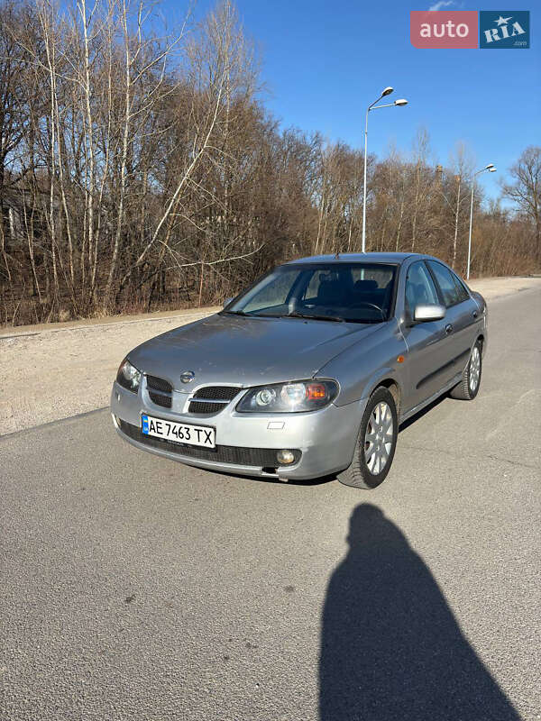 2004 nissan almera