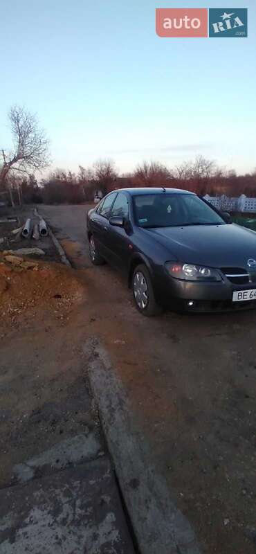 2004 nissan almera