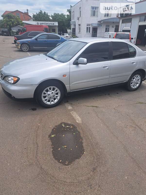 2000 nissan primera