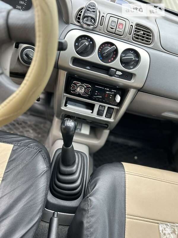 2000 nissan micra