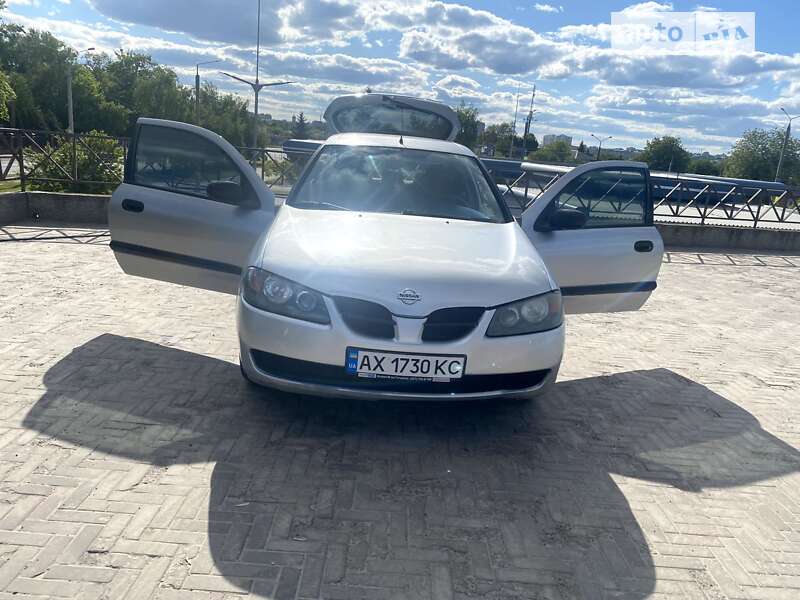 2003 nissan almera