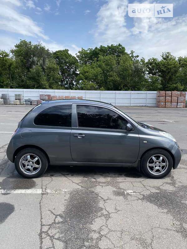 2004 nissan micra