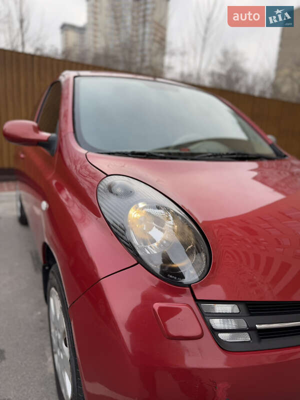 2004 nissan micra