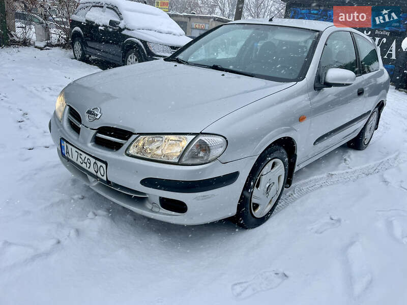 2002 nissan almera