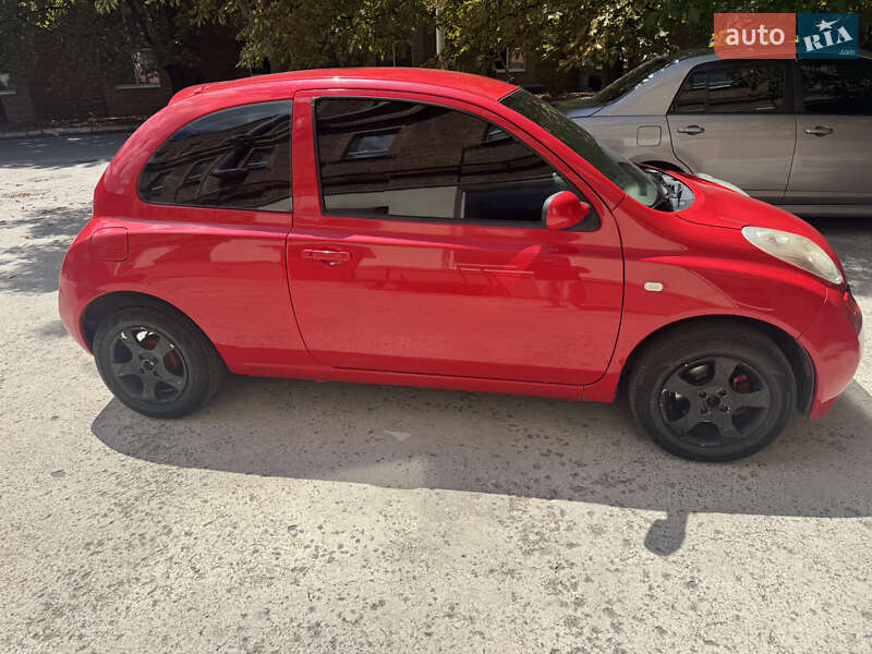 2004 nissan micra