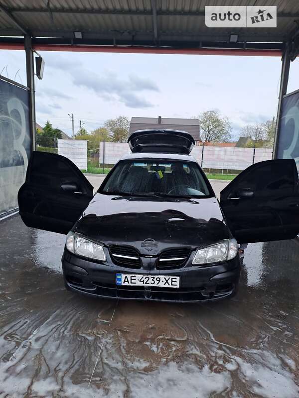 2000 nissan almera