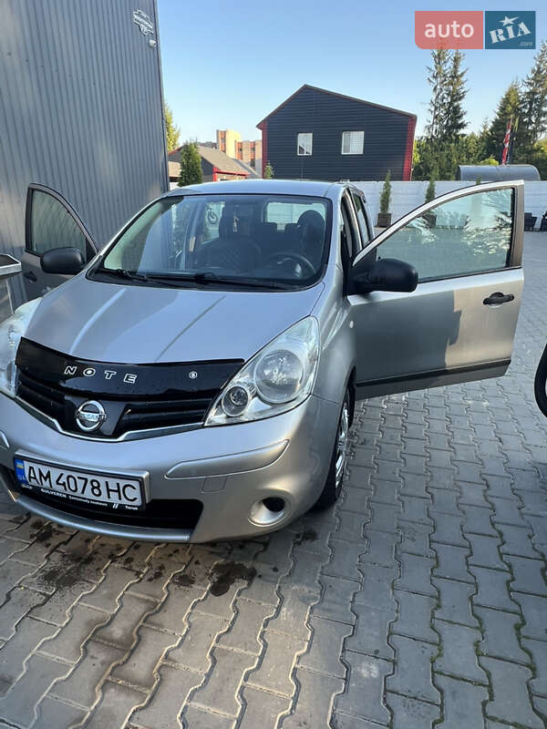 2010 nissan note