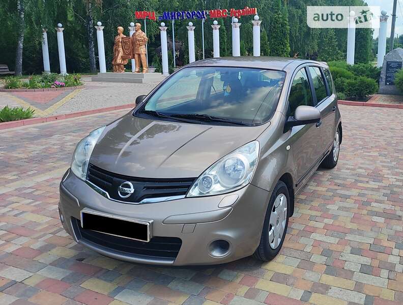 2010 nissan note