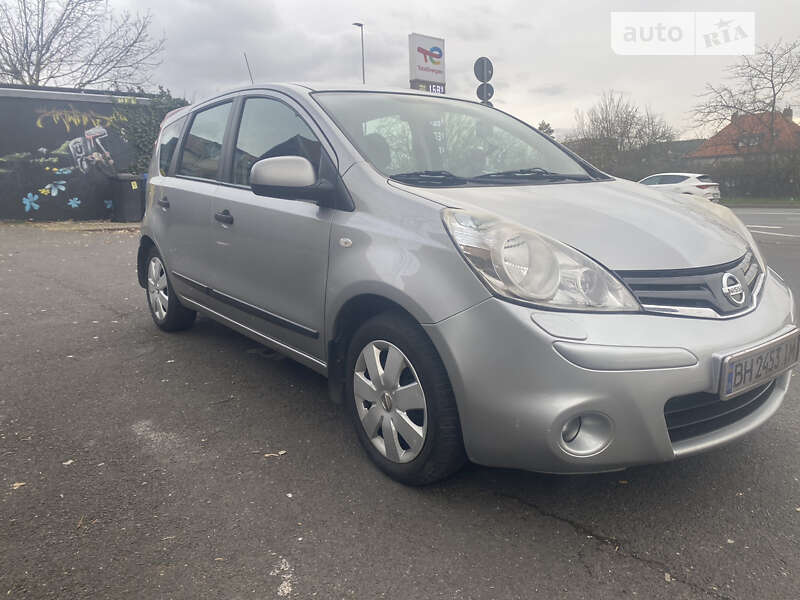 2010 nissan note