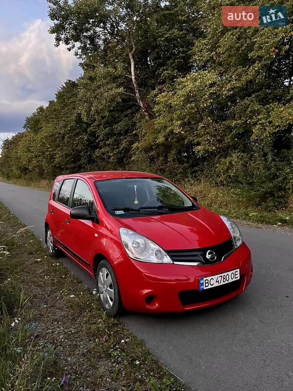 2010 nissan note