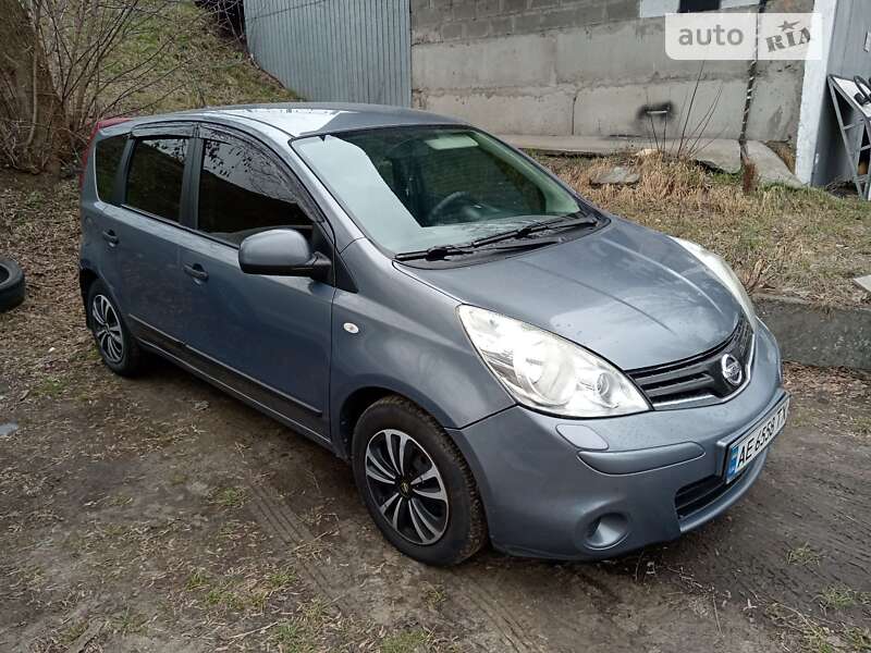 2011 nissan note