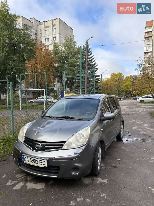 2011 nissan note