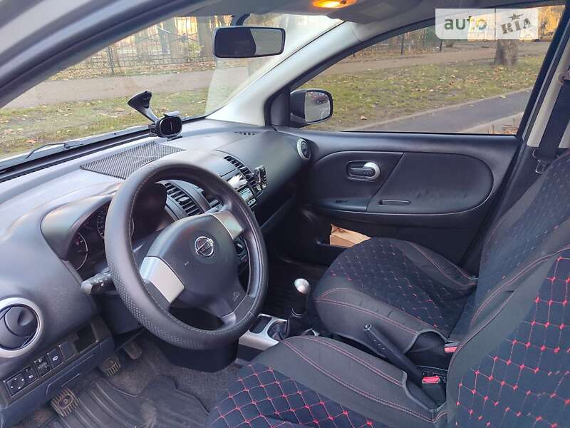 2011 nissan note