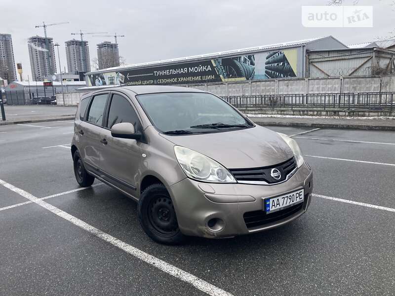 2011 nissan note