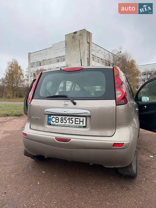 2011 nissan note