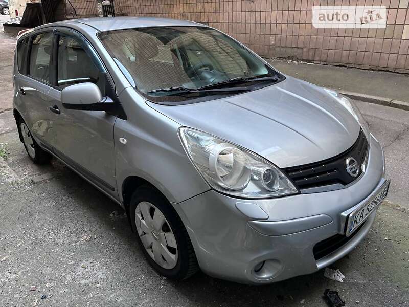 2011 nissan note