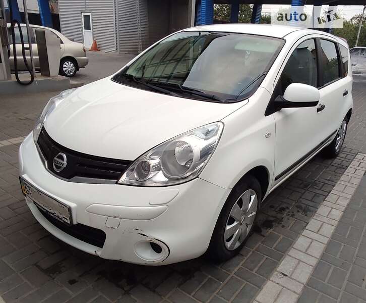 2011 nissan note