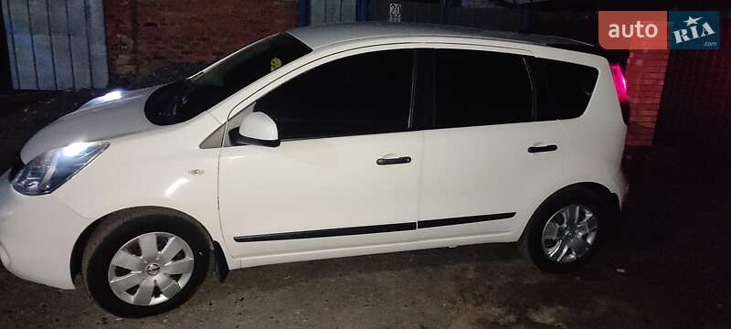 2013 nissan note