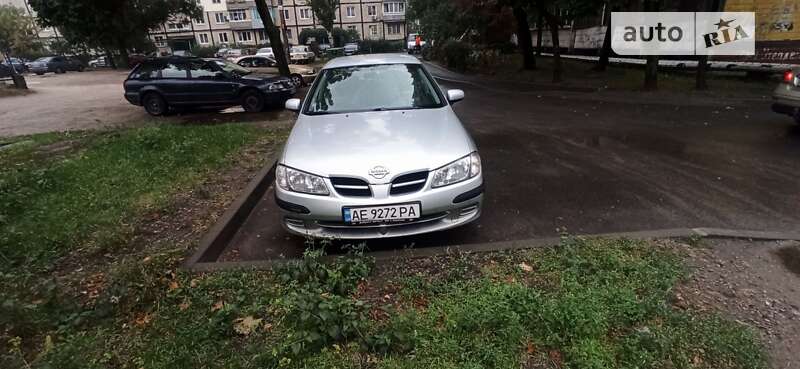 2000 nissan almera