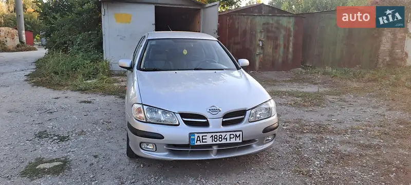 2002 nissan almera